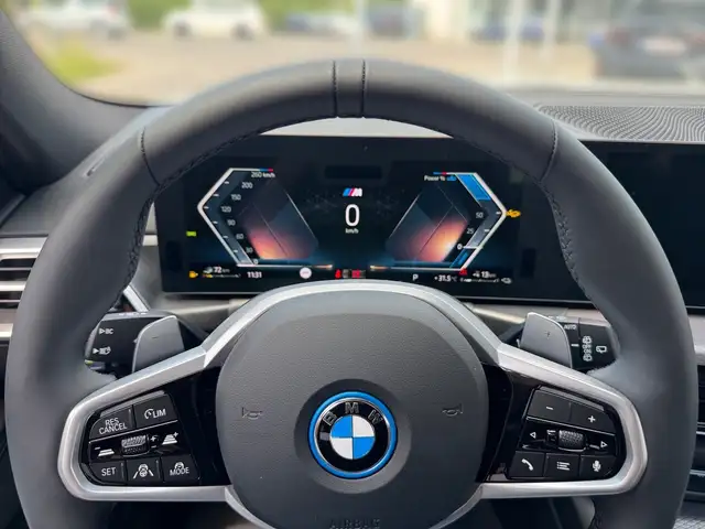 BMW 3 Series view 8