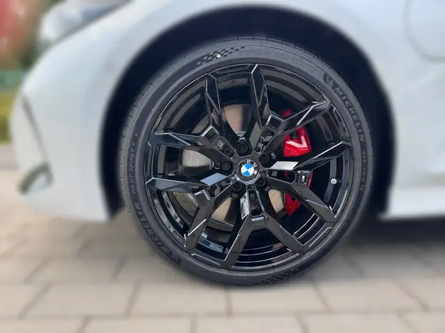 BMW 3 Series view 6