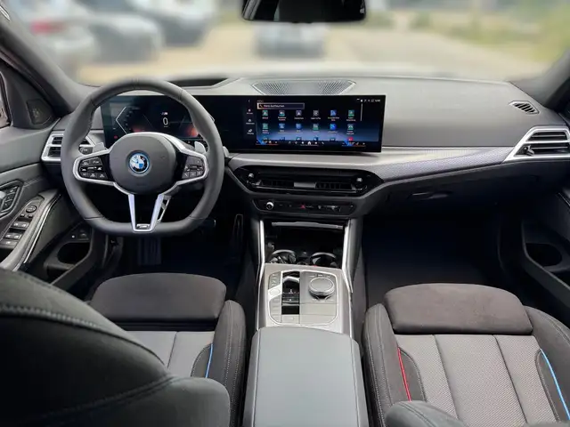 BMW 3 Series view 10