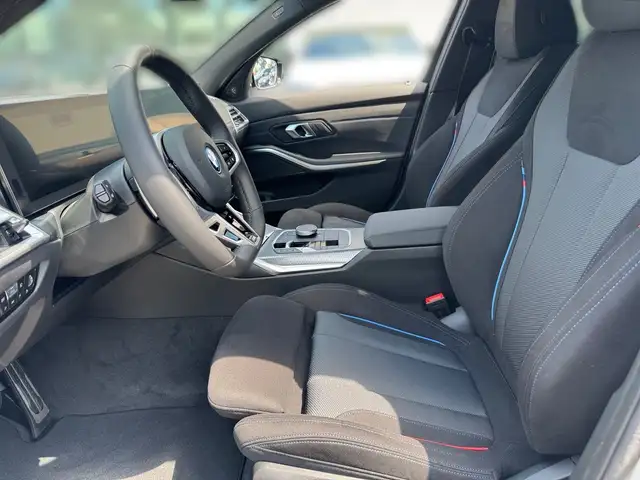 BMW 3 Series view 7