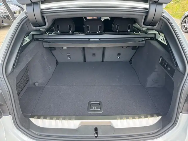BMW 3 Series view 12
