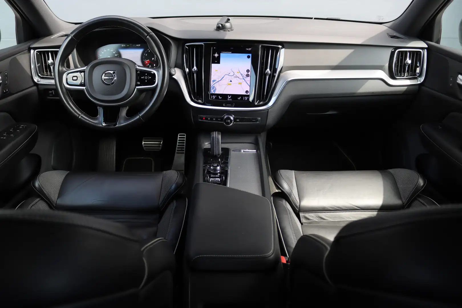 Volvo V60 2.0 B4 R-Design Aut8 | Panoramadak | Camera | Memo Gris - 2