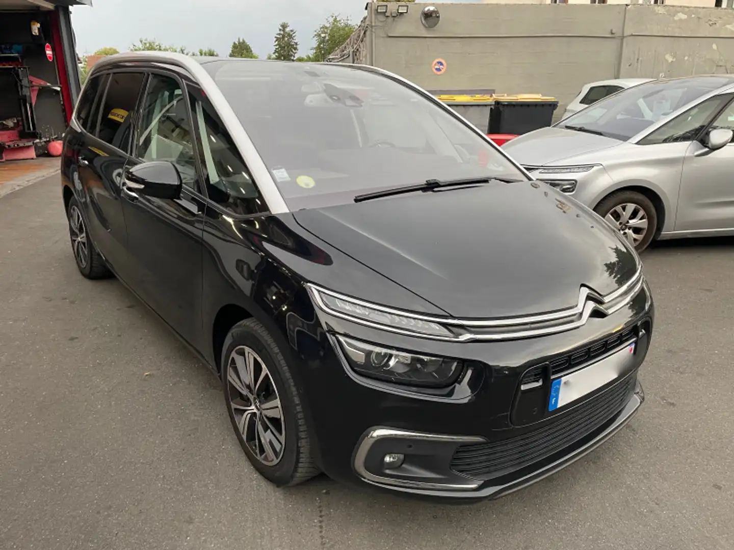 Citroen Grand C4 Picasso BLUEHDI 120CH SHINE S\u0026S EAT6 7 PLACES KIT DIS Black - 2