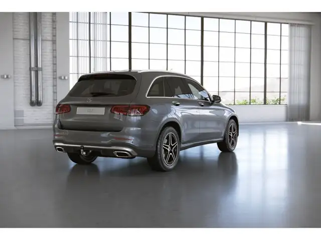 Mercedes-Benz GLC view 3