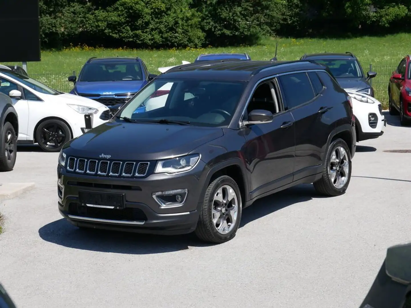 Jeep Compass 2,0 MultiJet AWD 9AT 140 Limited Aut. Grau - 2