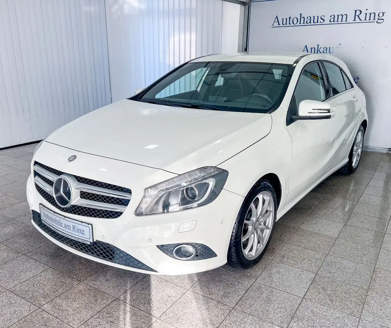 Mercedes-Benz A 200 Navi Klimaauto. Sitzheiz. Bi-Xenon Kamera Weiß - 2