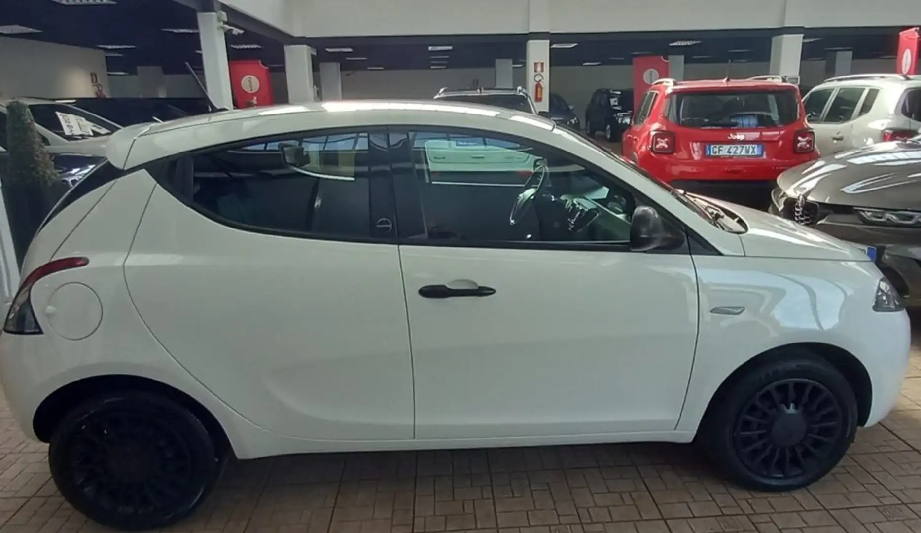 Lancia Ypsilon 1.0 FireFly 5 porte S&S Hybrid Ecochic Silver Alb - 2