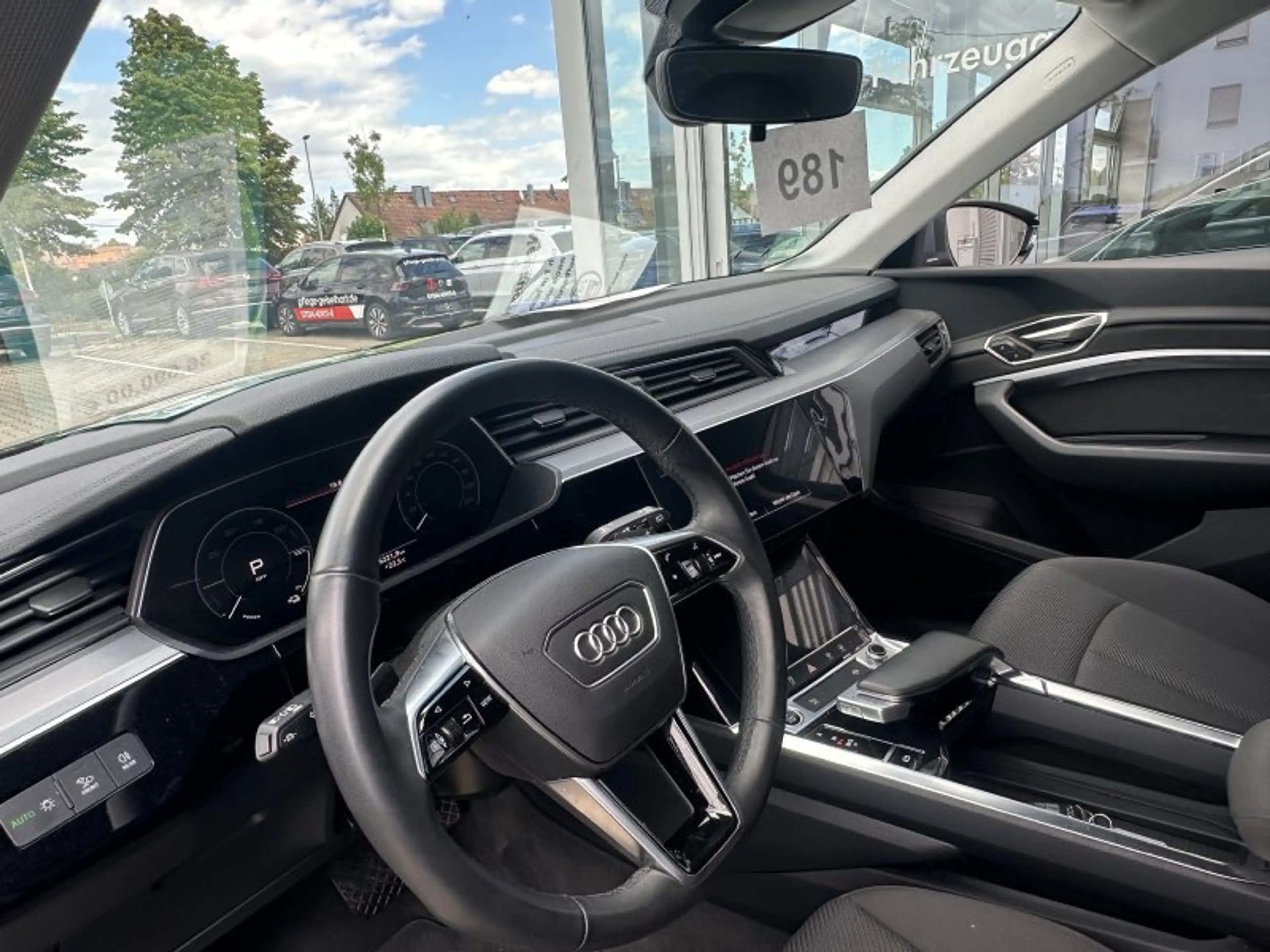 Audi Q8 e-tron 50 quattro advanced Navi Matrix Kamera 20 Zoll SHZ — photo 10