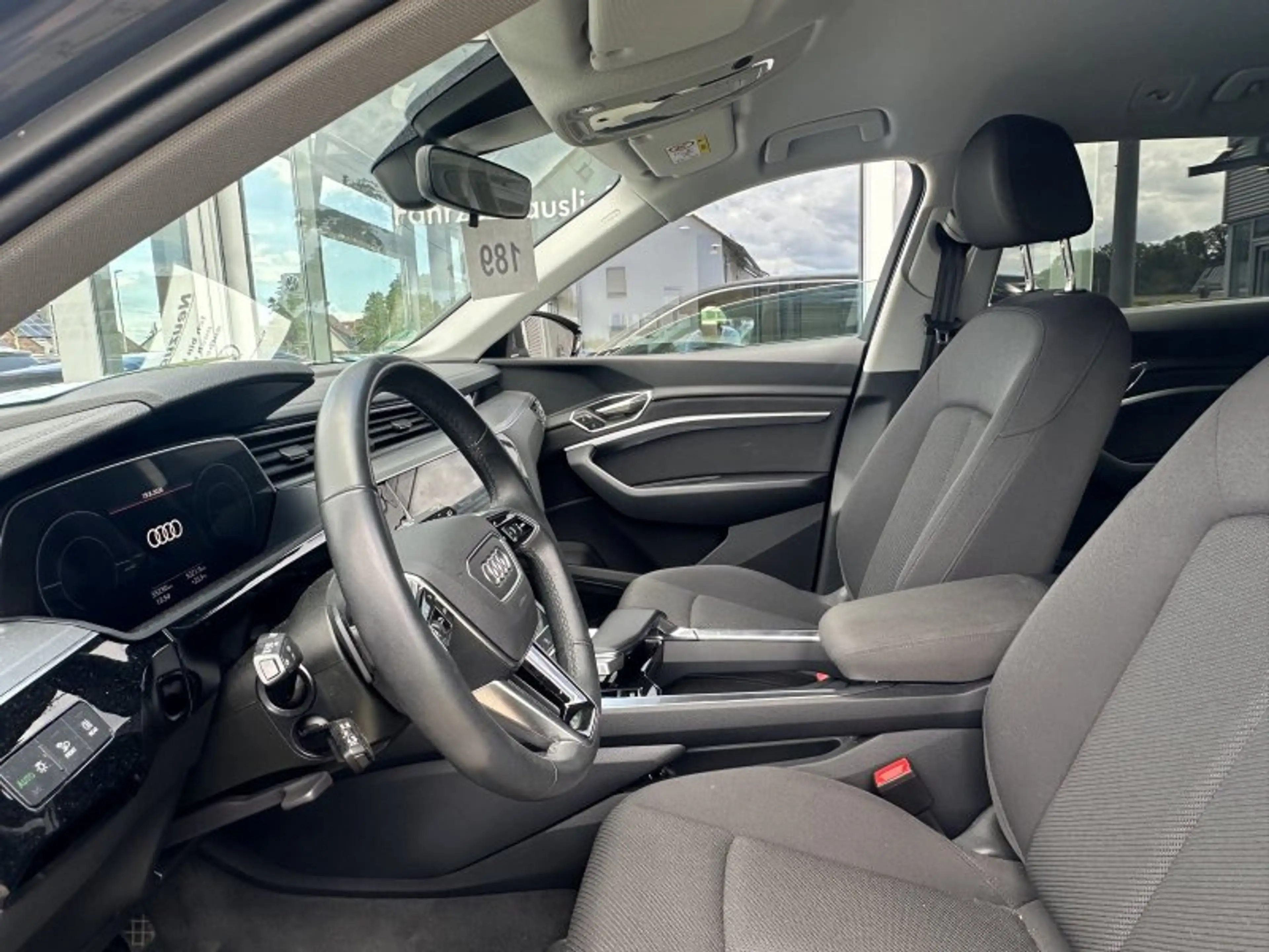 Audi Q8 e-tron 50 quattro advanced Navi Matrix Kamera 20 Zoll SHZ — photo 9