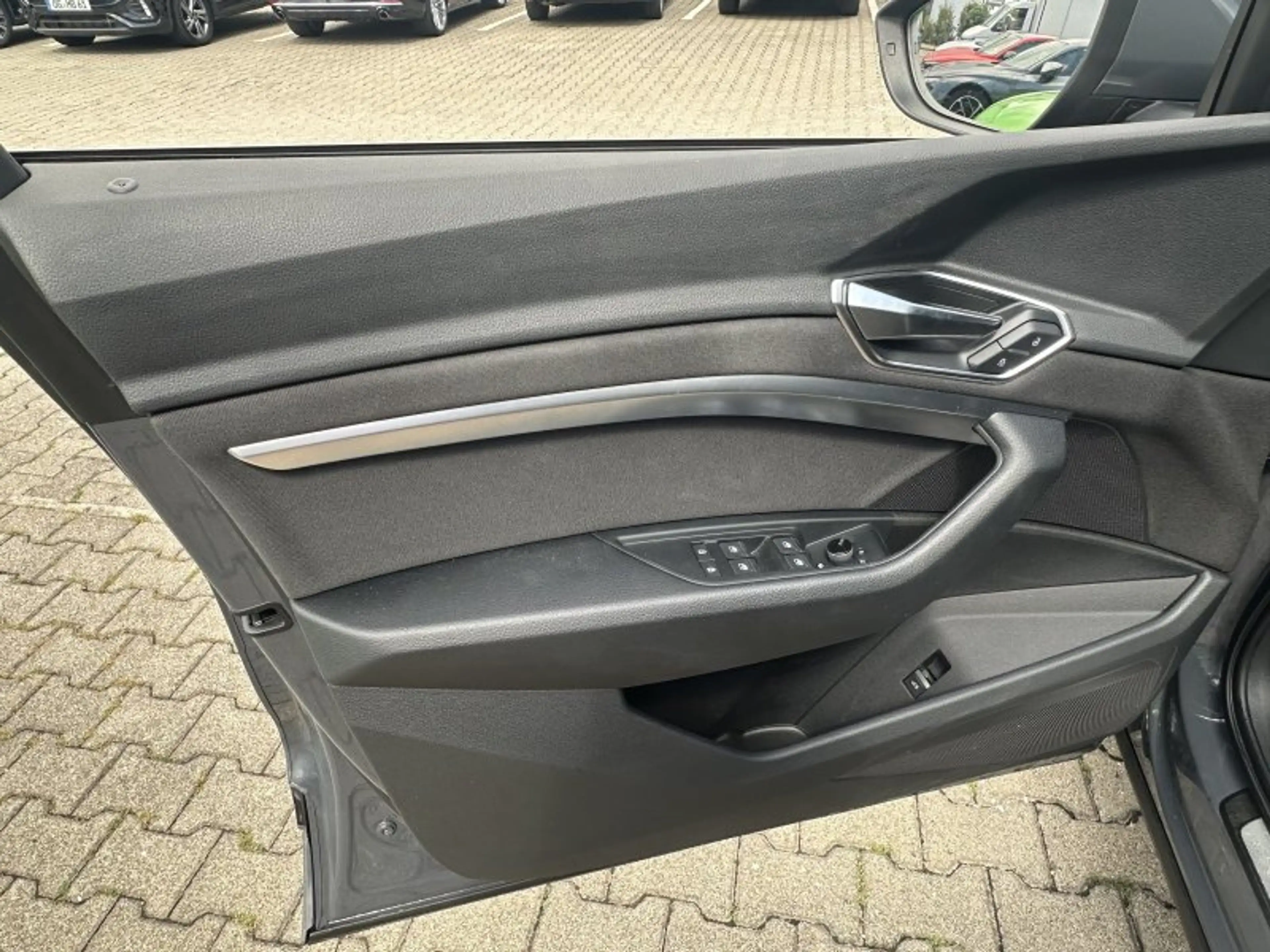 Audi Q8 e-tron 50 quattro advanced Navi Matrix Kamera 20 Zoll SHZ — photo 11