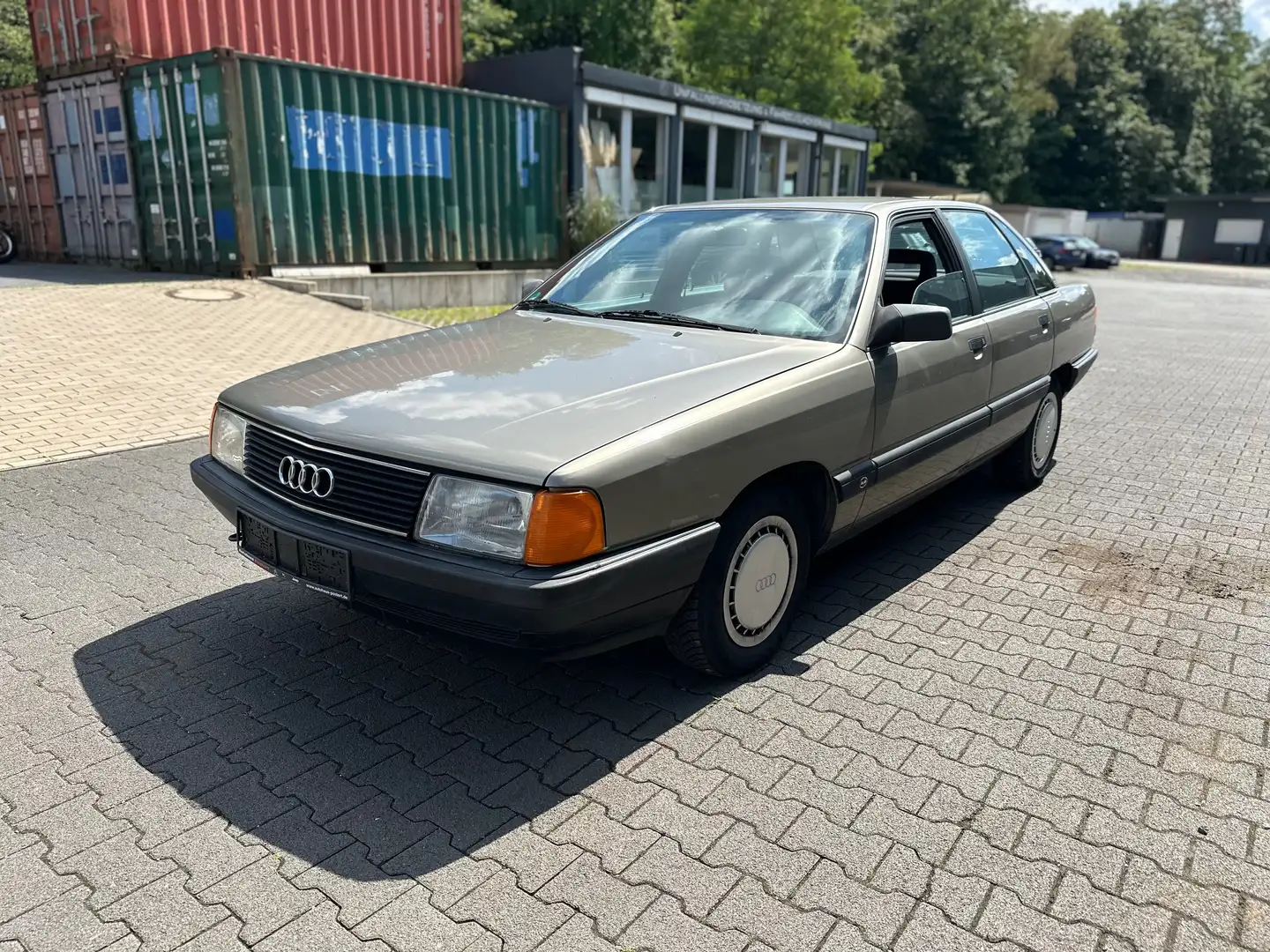 Audi 100 Audi 100 Gold - 1