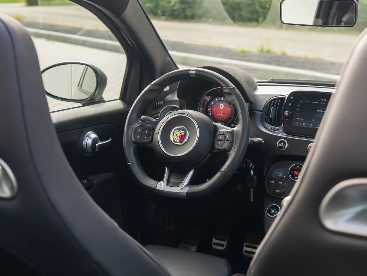 Abarth 595 595C NEW CONDITION/BEATS AUDIO/PDC/NAVI/AIRCO/APPCONNECT, миниатюра 28