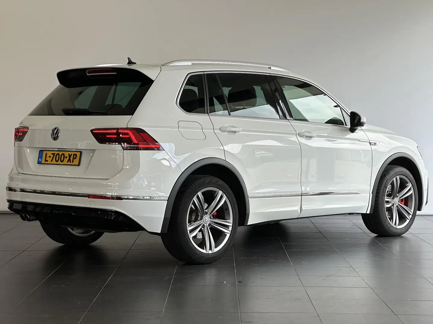 Volkswagen Tiguan 2.0 TSI 4Motion Highline | 3x R-LINE | AUTOMAAT | Wit - 2