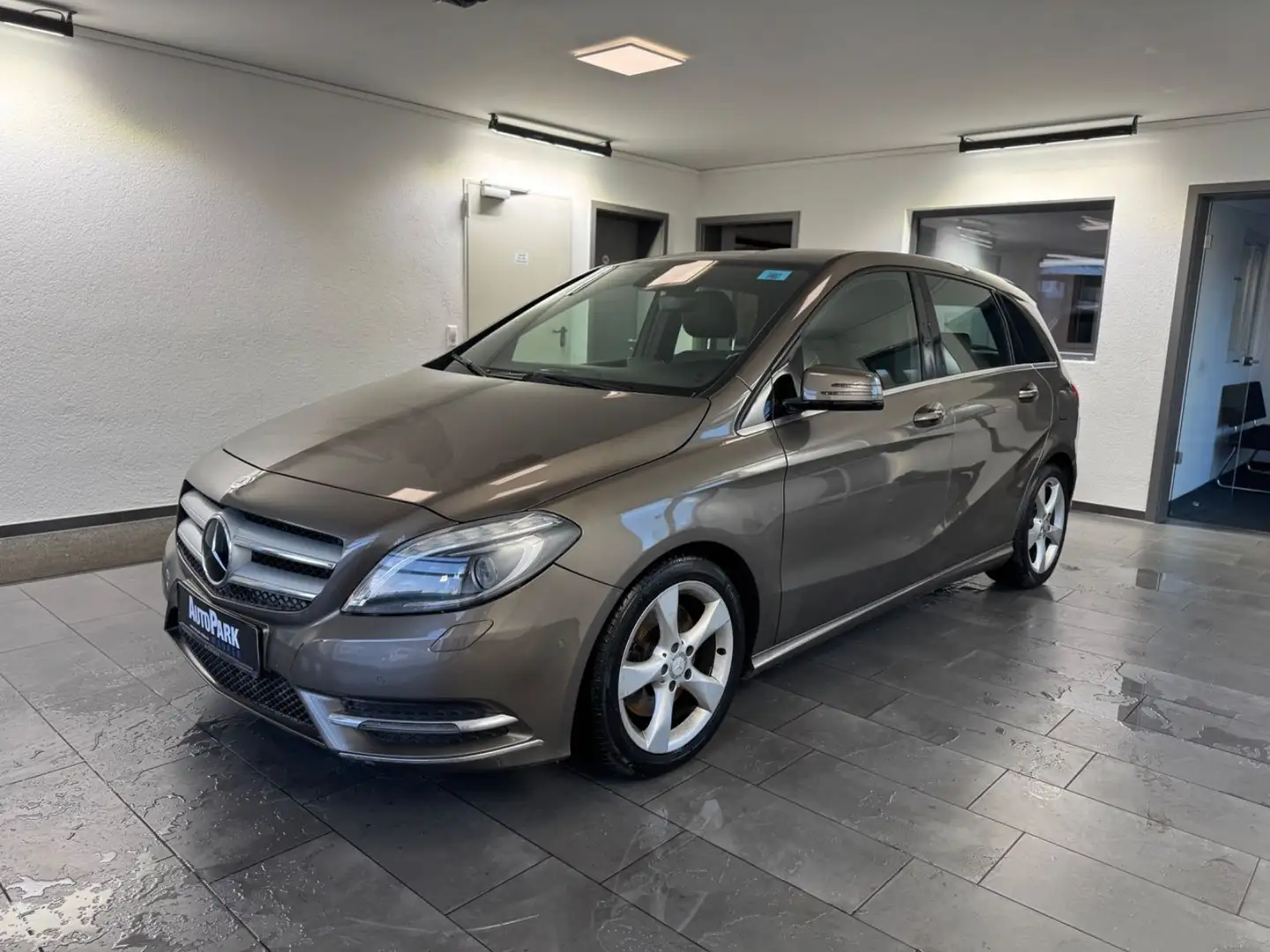 Mercedes-Benz B 250 *Bi-Xenon*Kamera*Sitzheizung*Bluetooth* Grau - 2