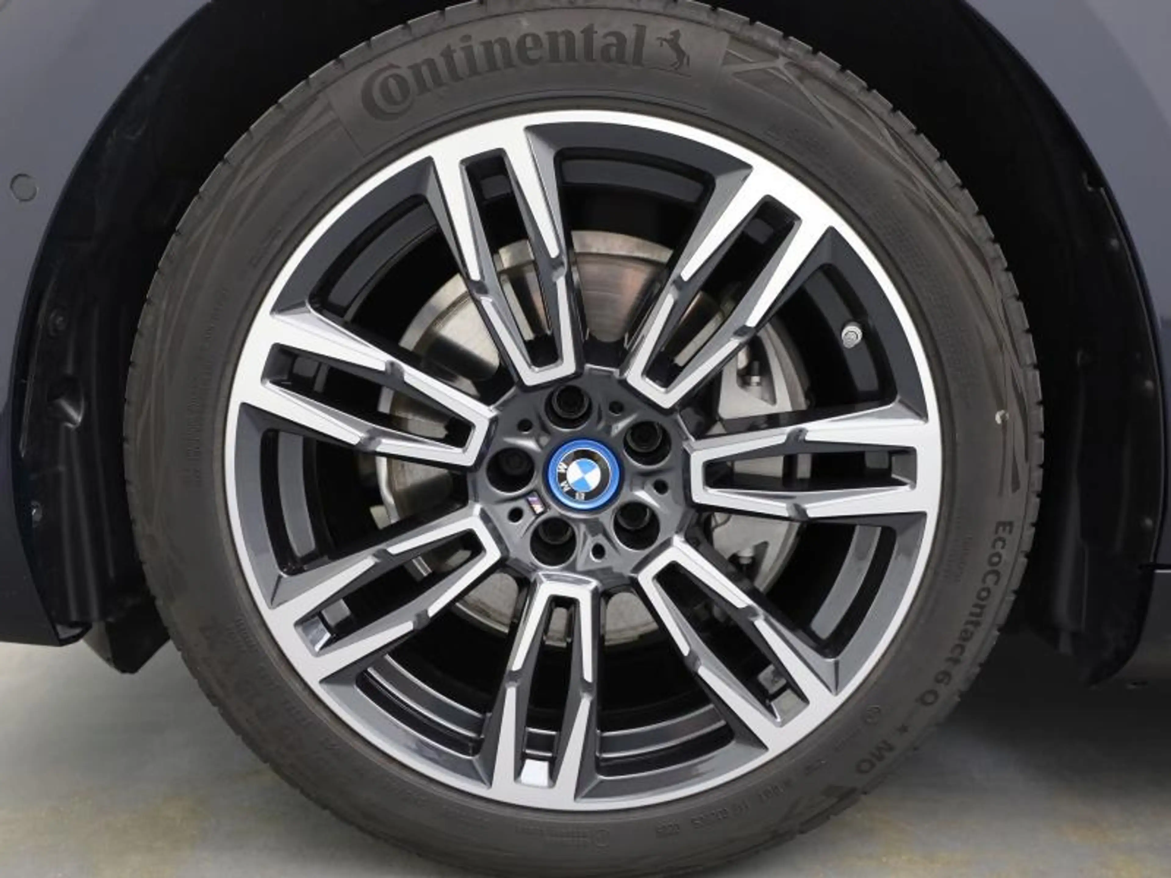 BMW i5 M SPORT - PANODAK - ACC - ICONIC GLOW — photo 8