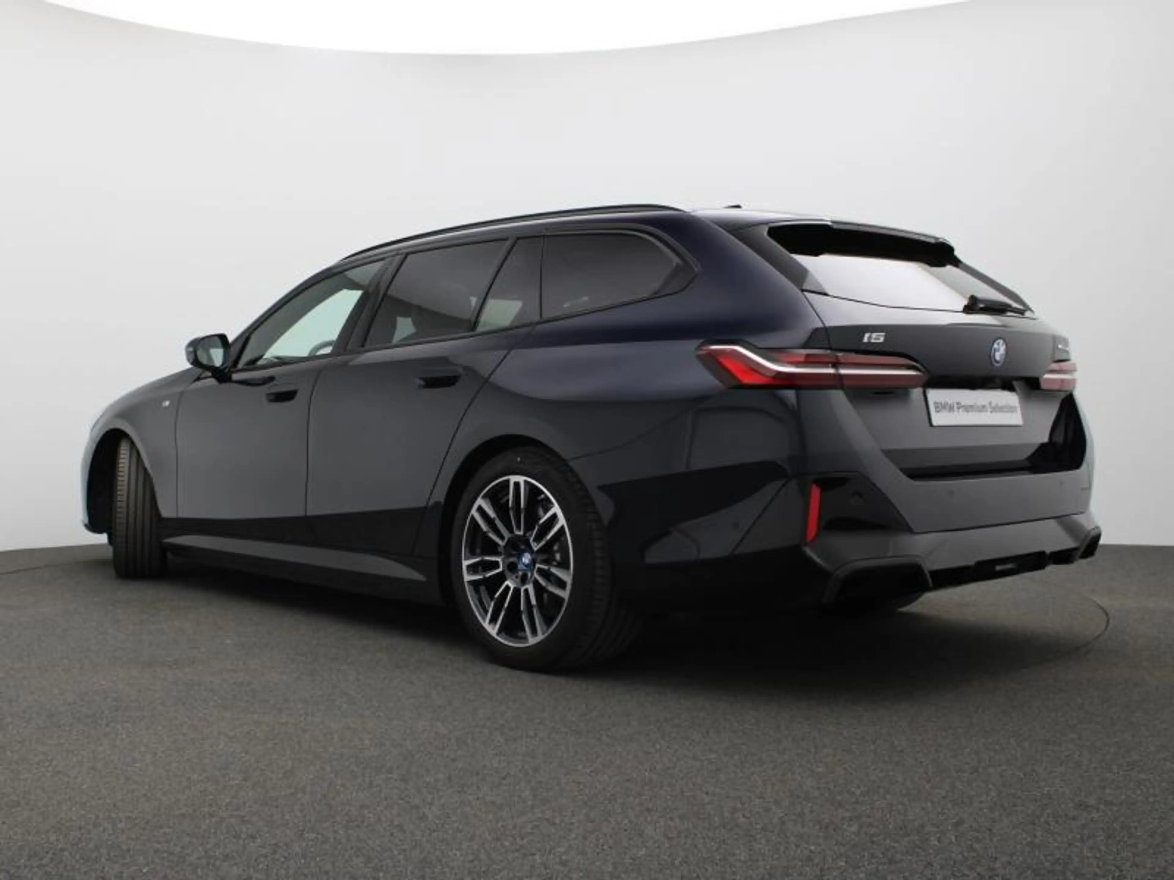 BMW i5 M SPORT - PANODAK - ACC - ICONIC GLOW — photo 5
