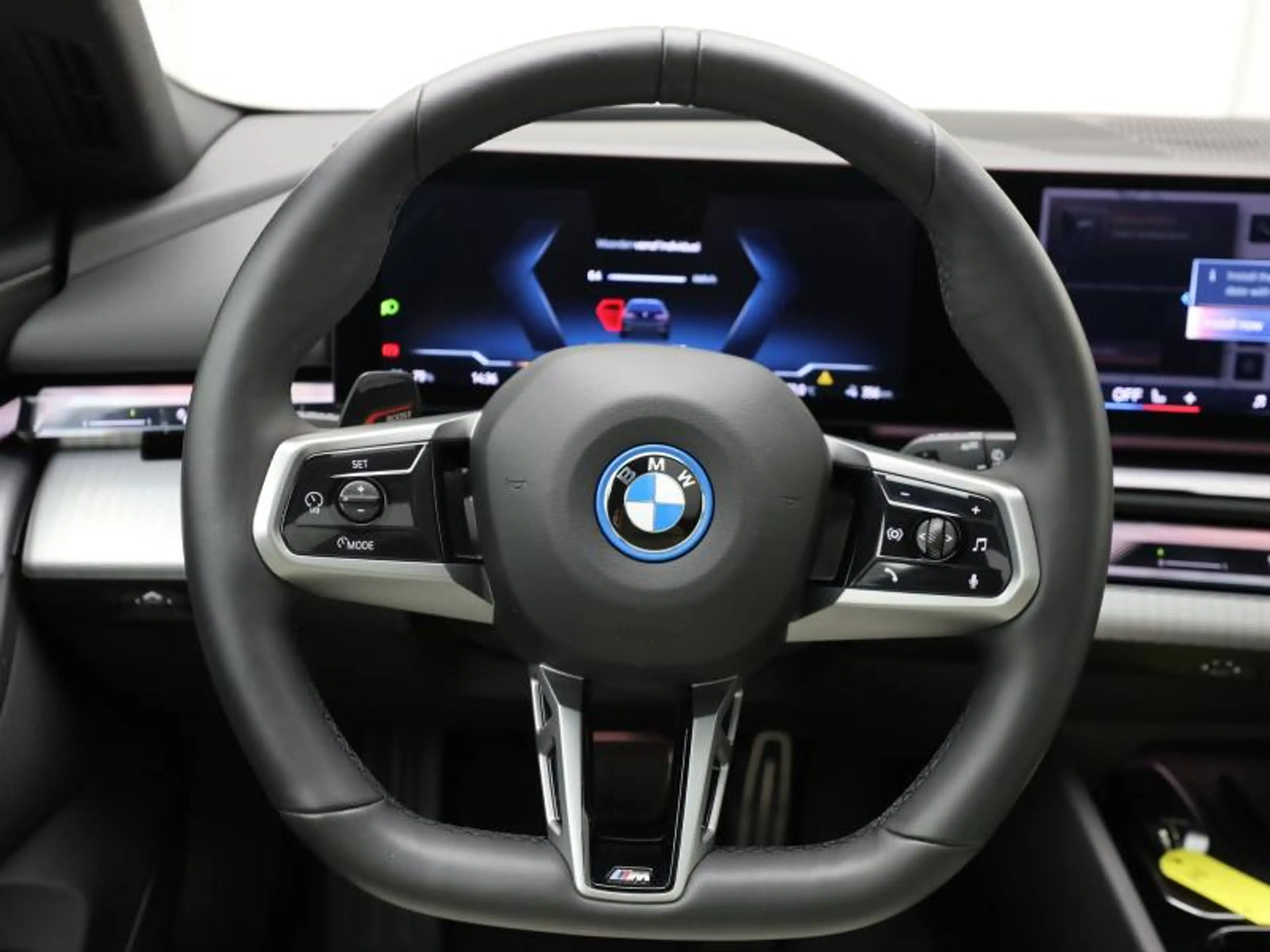 BMW i5 M SPORT - PANODAK - ACC - ICONIC GLOW — photo 9