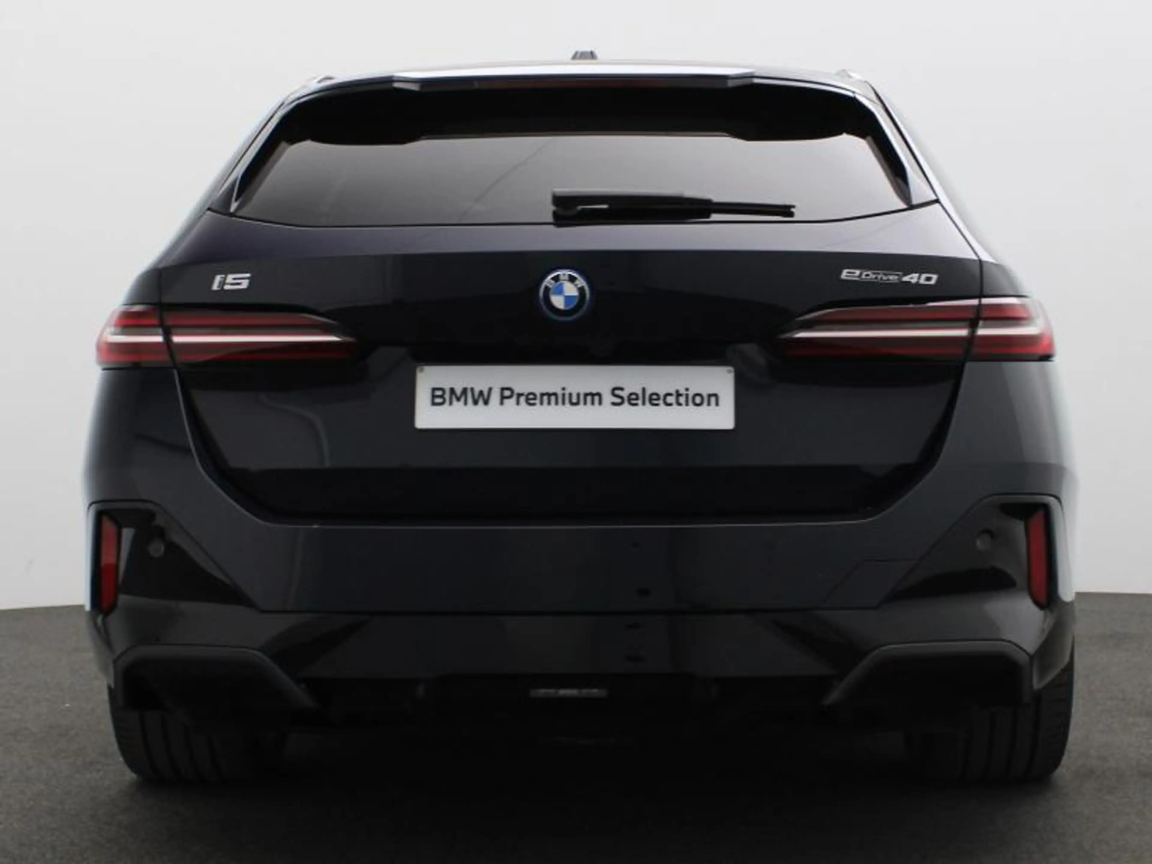 BMW i5 M SPORT - PANODAK - ACC - ICONIC GLOW — photo 4