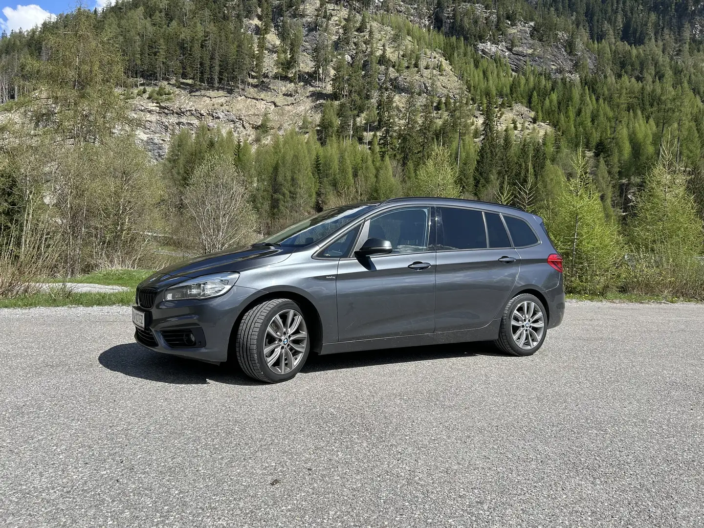 BMW 220 220 d xDrive Gran Tourer Sport Line Aut. Grau - 1