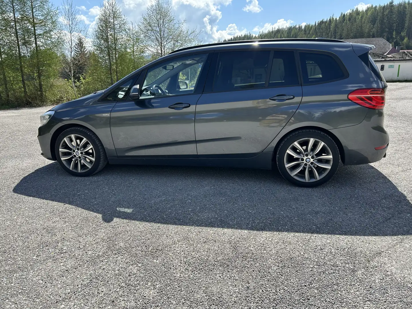 BMW 220 220 d xDrive Gran Tourer Sport Line Aut. Grau - 2