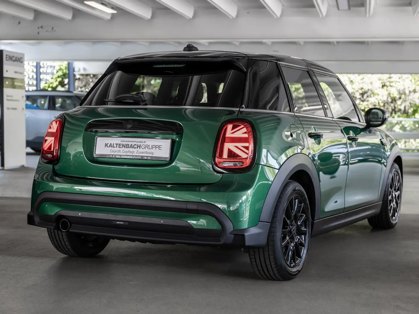MINI Cooper C lassic Trim FACEL. LED NAVI SHZ PDC Vert - 2