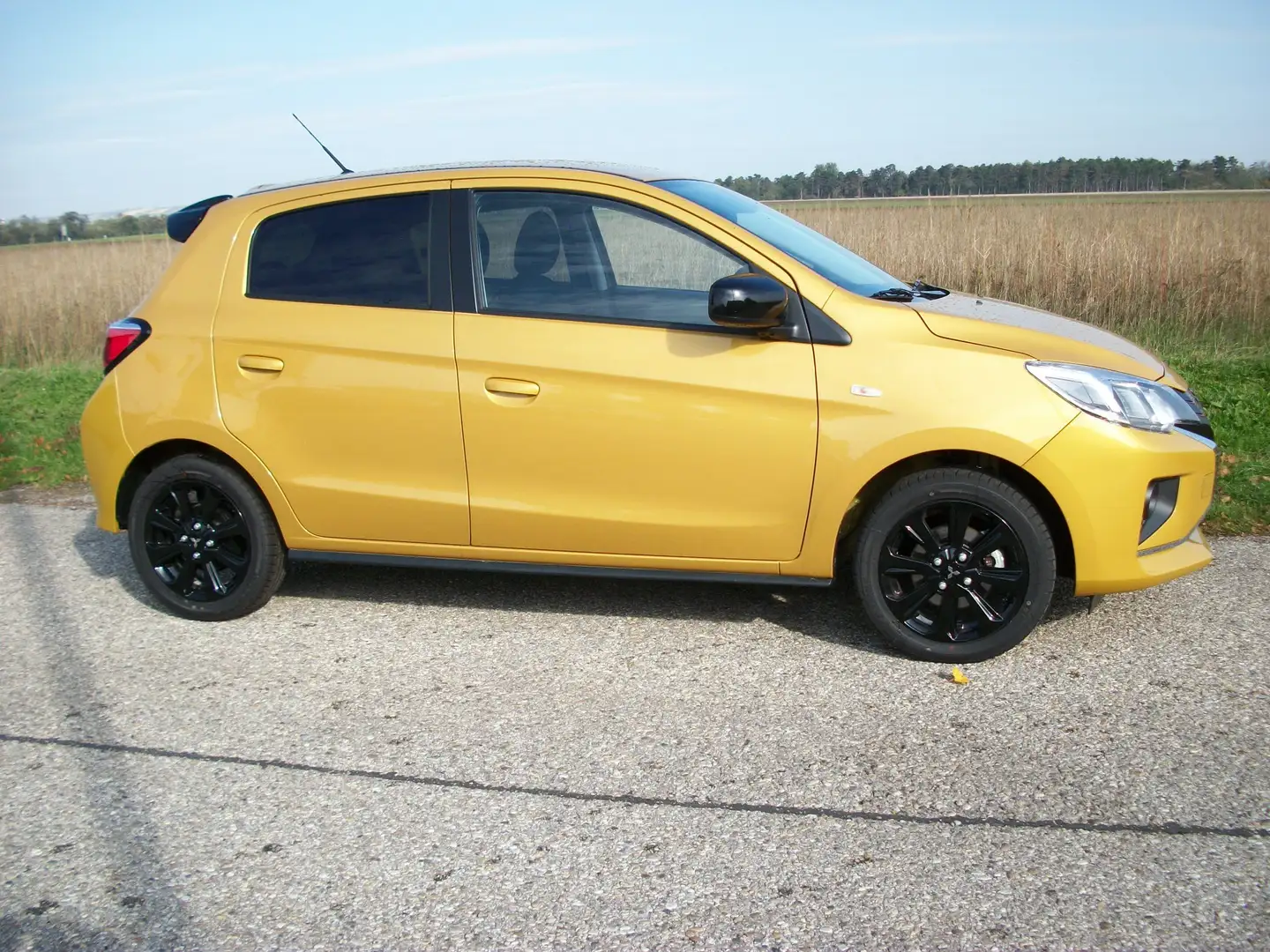 Mitsubishi Space Star 1,2 Invite AS&G SDA 45 Jahre Edition Gelb - 2