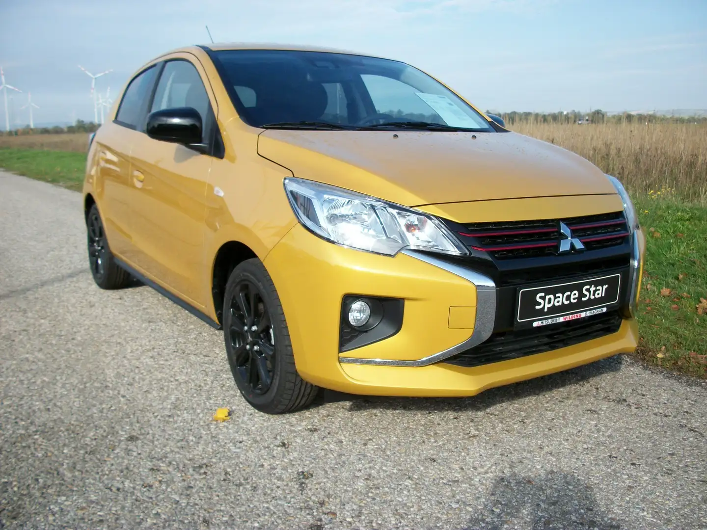 Mitsubishi Space Star 1,2 Invite AS&G SDA 45 Jahre Edition Gelb - 1
