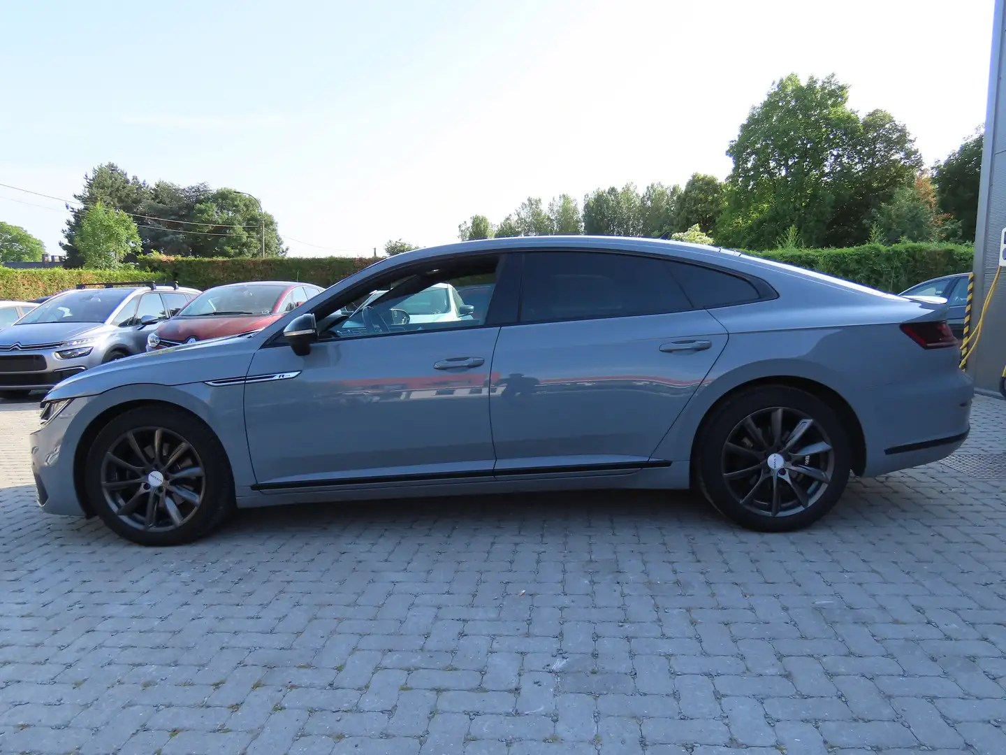 Volkswagen Arteon 2.0 TDi SCR R-Line DSG (EU6.2) Grijs - 2