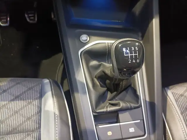 Volkswagen Golf view 13