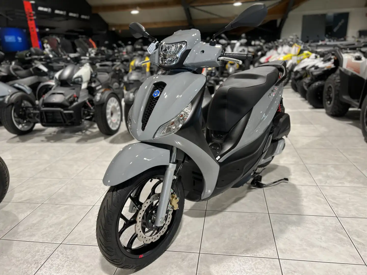 Piaggio Medley 125 S Gris - 2