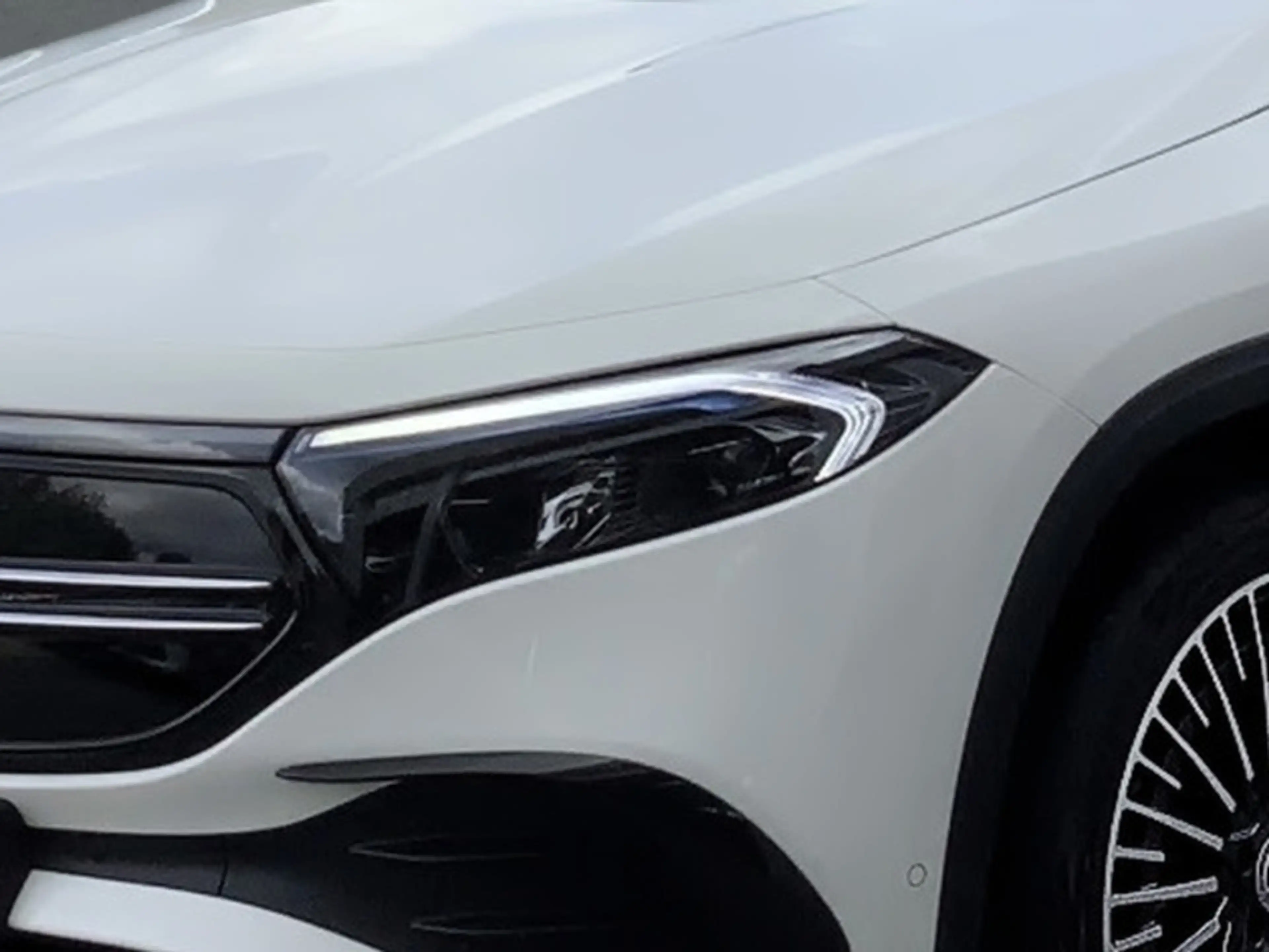 Mercedes-Benz EQA 250 AMG+MBUX+DISTRONIC+AMBIENTE+360°+KAMERA — photo 2