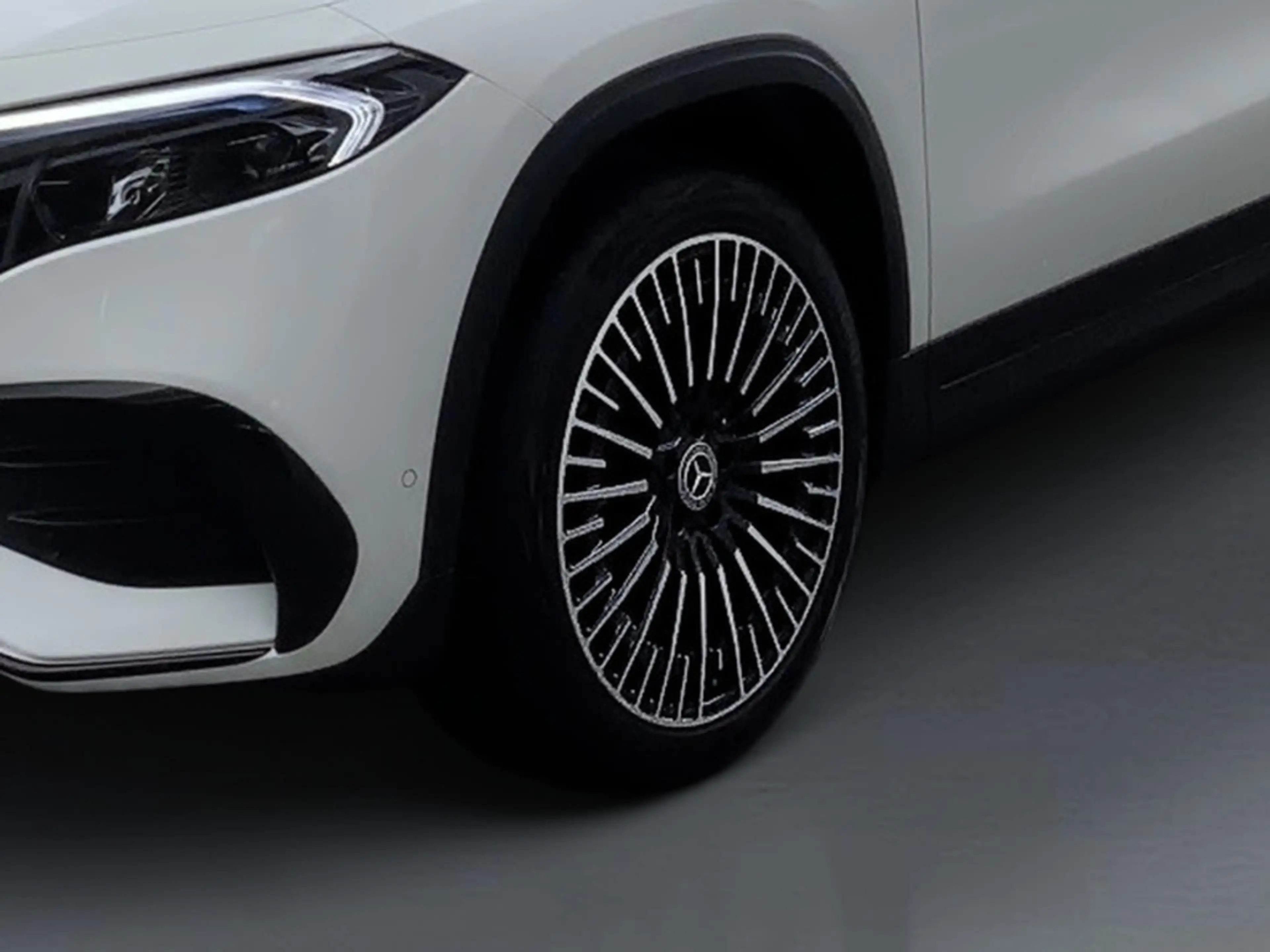 Mercedes-Benz EQA 250 AMG+MBUX+DISTRONIC+AMBIENTE+360°+KAMERA — photo 4