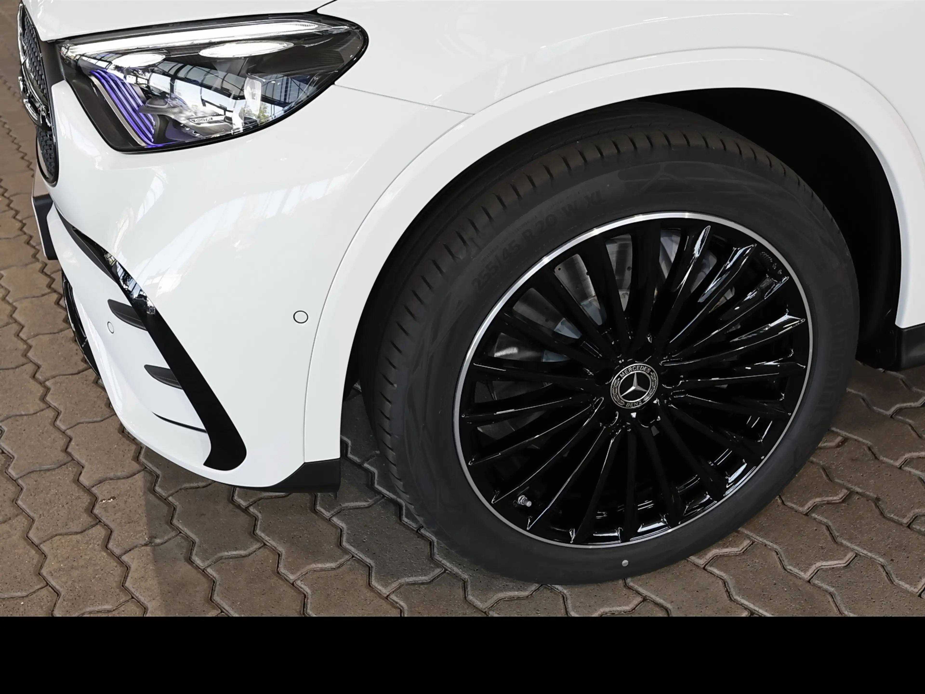 Mercedes-Benz GLC 300 d 4M AMG MBUX+360°+DIG-LED+AHK+Pano+20 — photo 3
