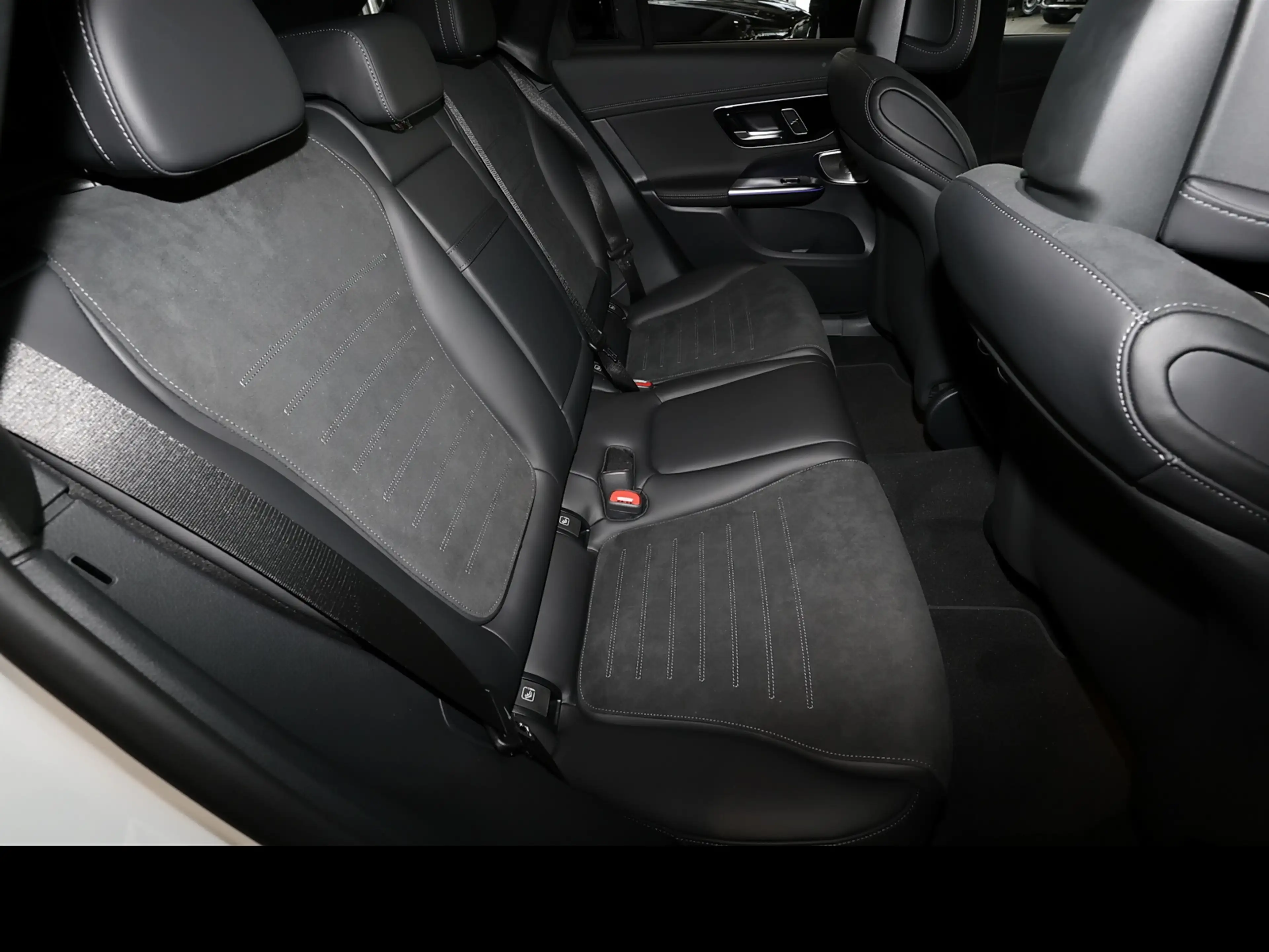 Mercedes-Benz GLC 300 d 4M AMG MBUX+360°+DIG-LED+AHK+Pano+20 — photo 6