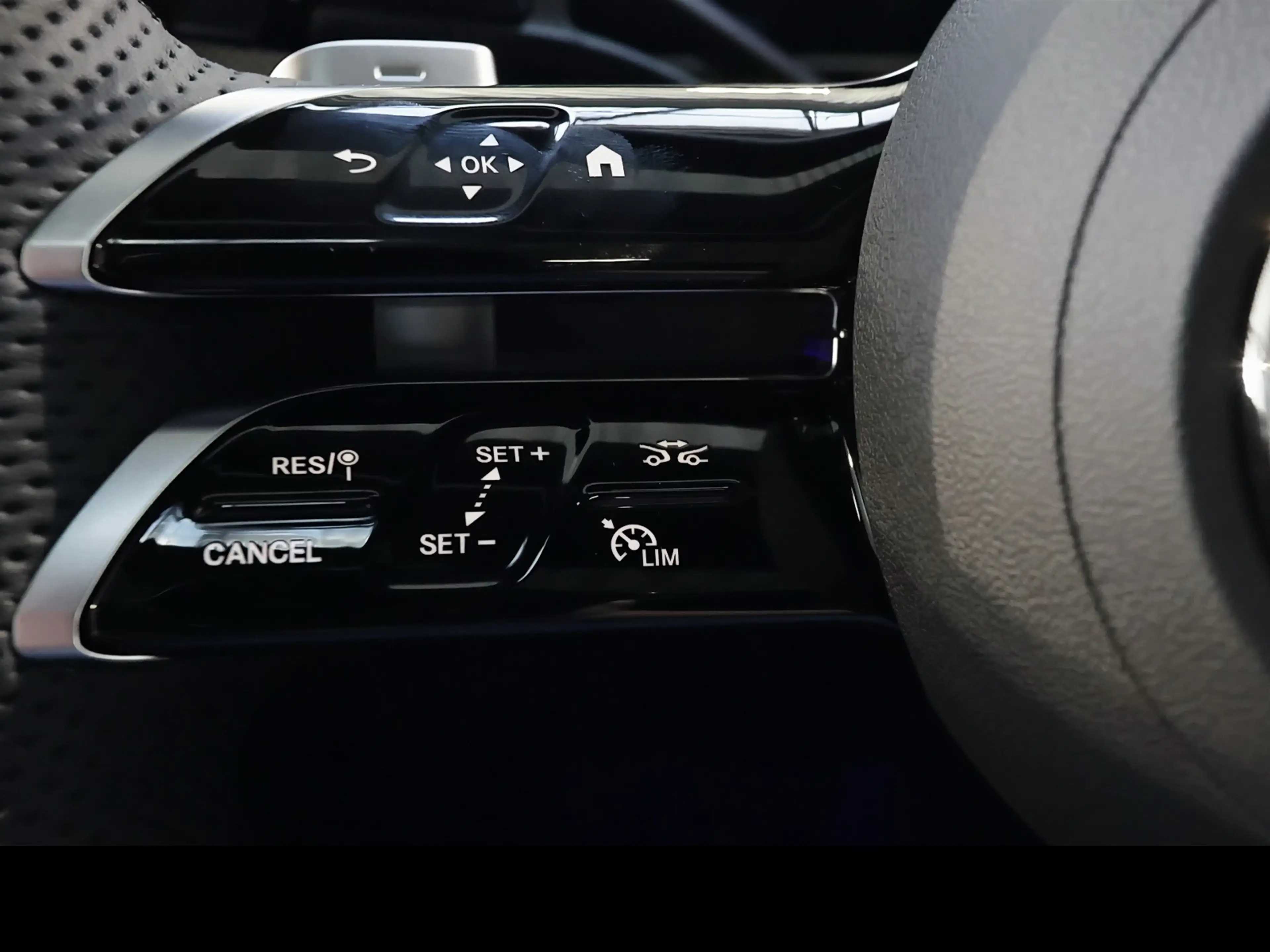 Mercedes-Benz GLC 300 d 4M AMG MBUX+360°+DIG-LED+AHK+Pano+20 — photo 12