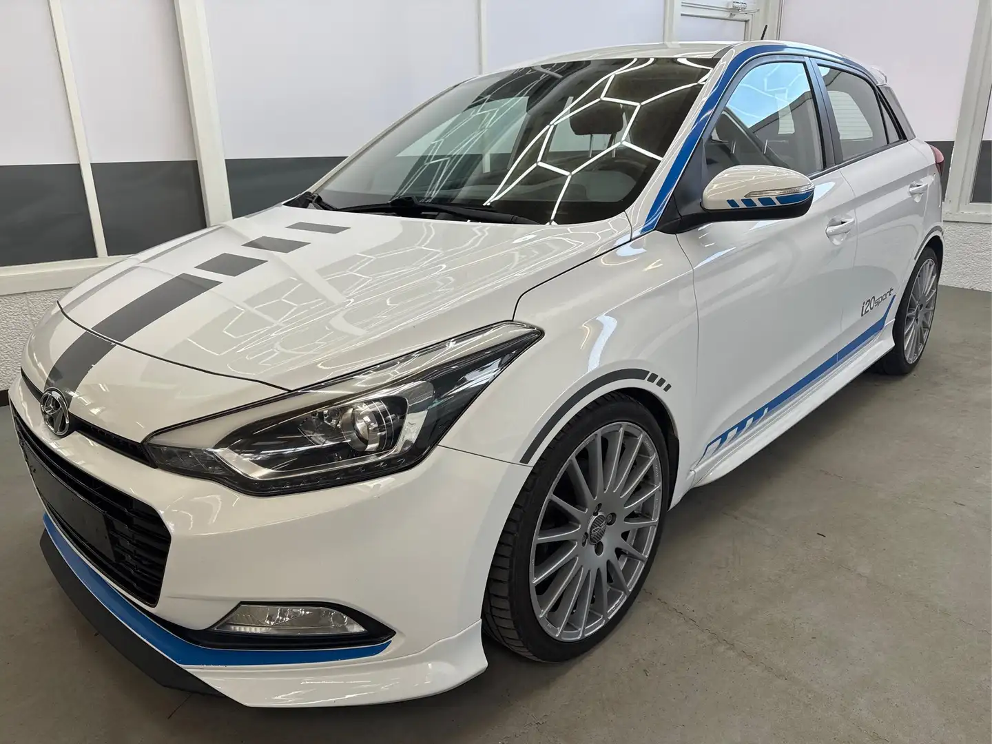 Hyundai i20 SPORT Einer von 700 NAVI SHZ PDC v+h 18ALU 1.0 ... Weiß - 1