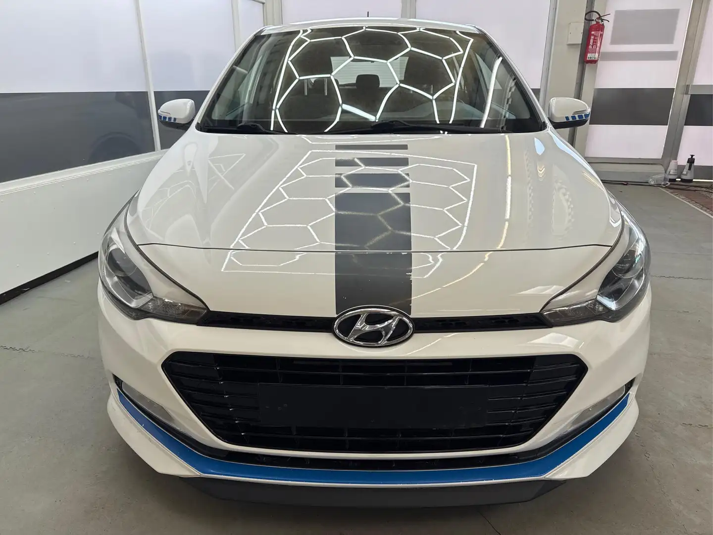 Hyundai i20 SPORT Einer von 700 NAVI SHZ PDC v+h 18ALU 1.0 ... Weiß - 2
