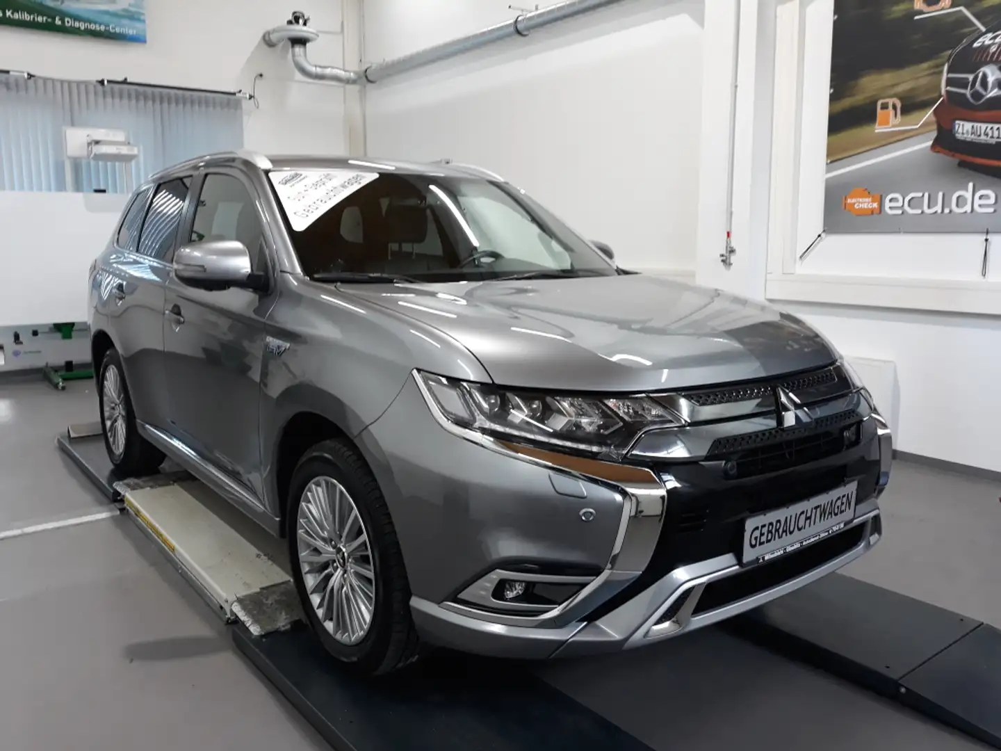 Mitsubishi Outlander Outlander Plug-in Hybrid PLUS Spirit 2.4 4WD Grey - 1