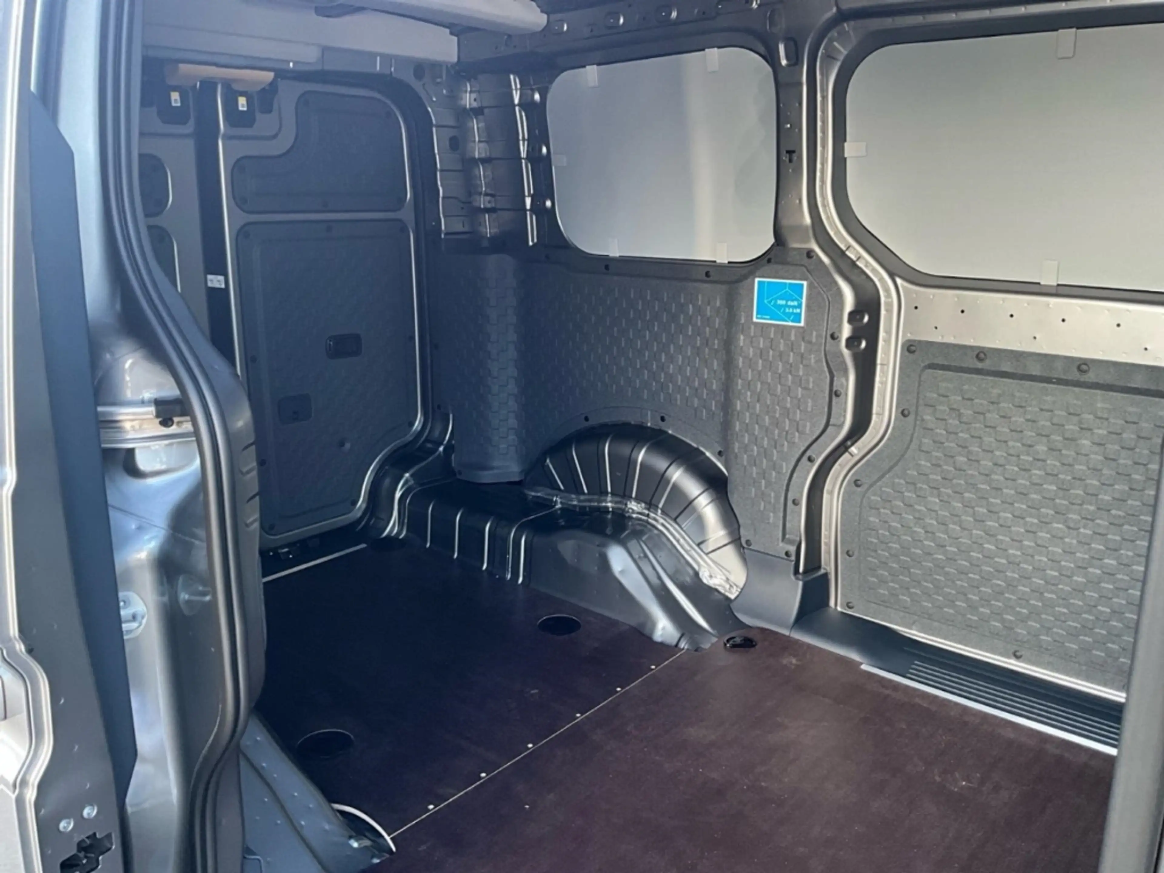 Kia PV5 Cargo 71.2 L2H1 3T Plus Wärmepume Allwetterreifen AHK — photo 11