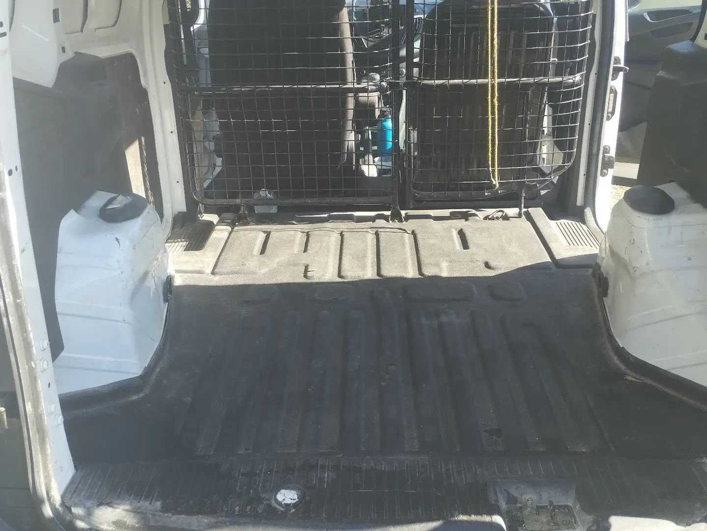 Ford Transit Courier - 1