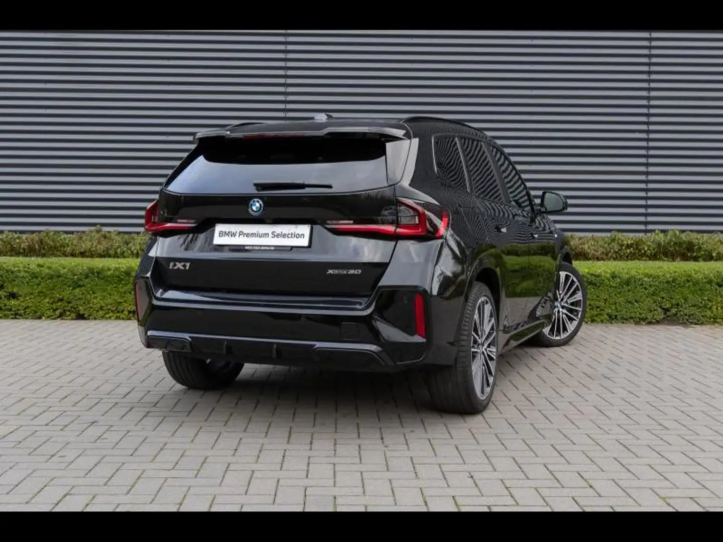 BMW iX1 xDrive30 iX1 xDrive30/MSPORT/HarKardon/Headup/Trek Zwart - 2