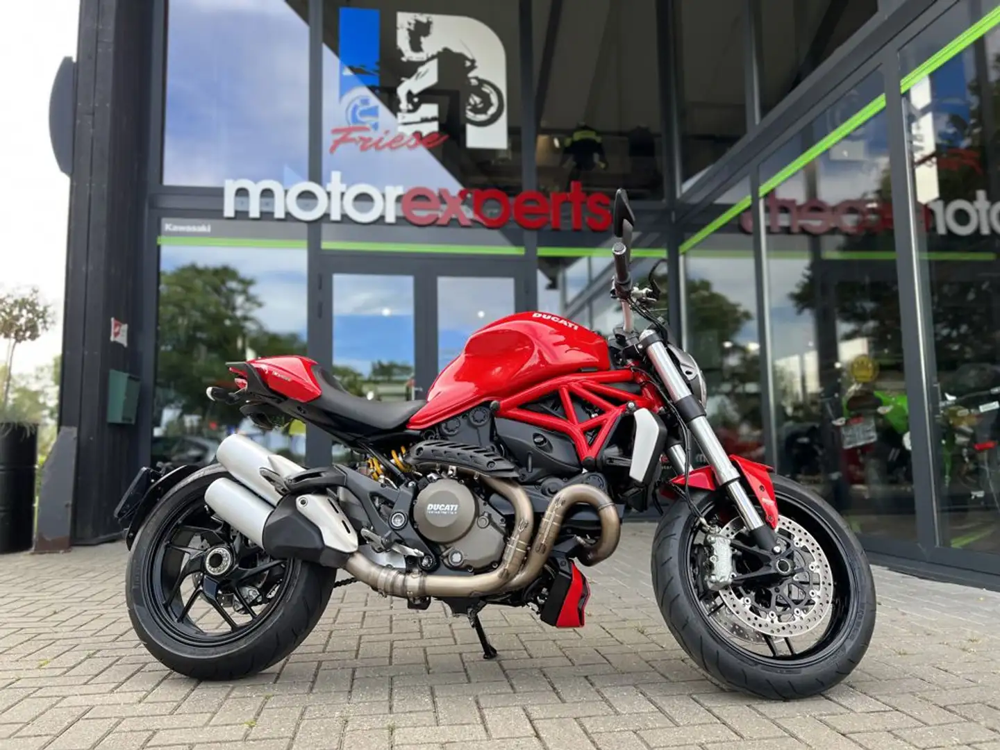 Ducati Monster 1200 - 1