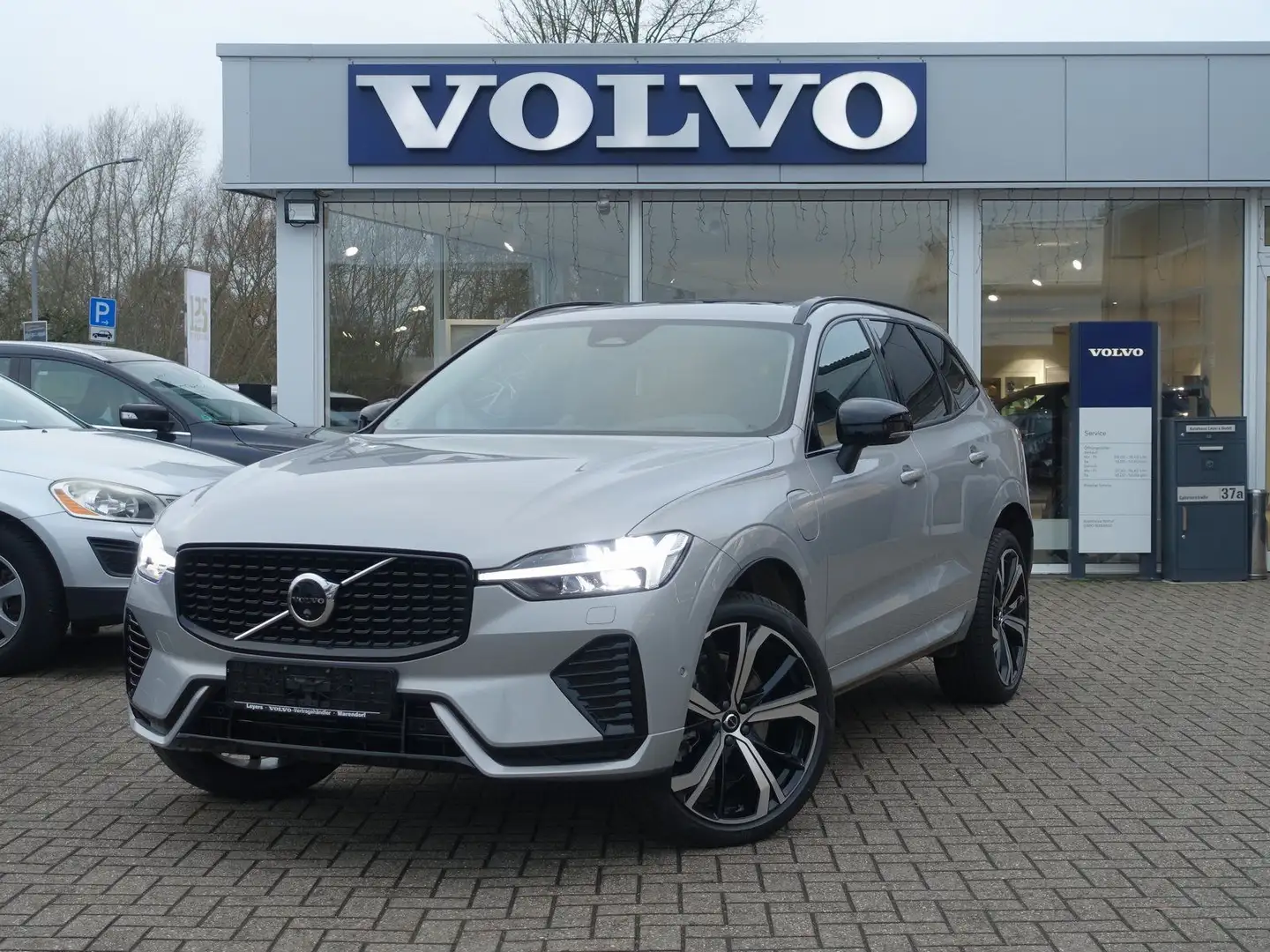 Volvo XC60 Ultra Dark T8 AWD/360°Cam/AHK/Four-C/Massag Silber - 1
