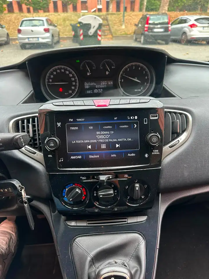 Lancia Ypsilon 2022 — фото 12