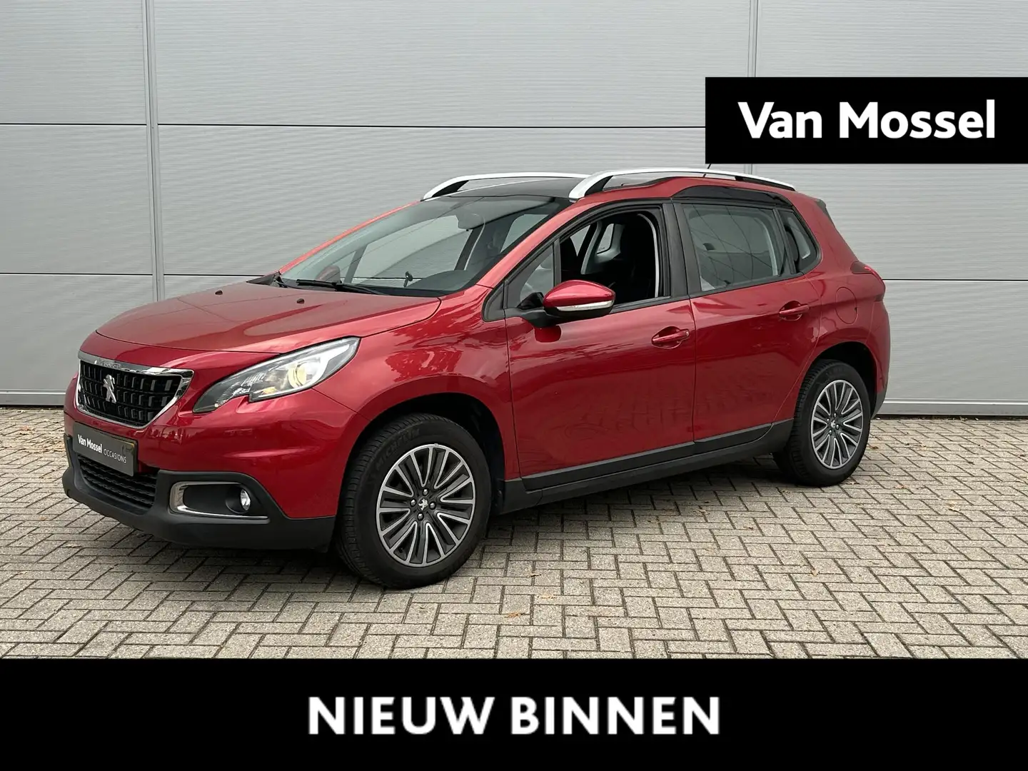 Peugeot 2008 1.2 PureTech Active Rood - 1