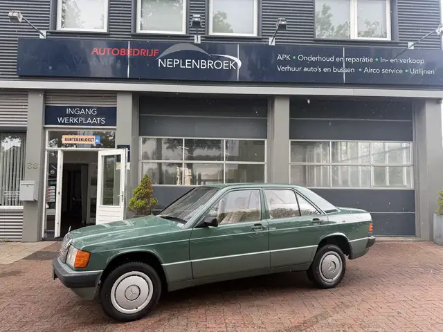 Mercedes-Benz 190 2.0 Bj 1988 Automaat Uniek Schuurvonds moet gezien