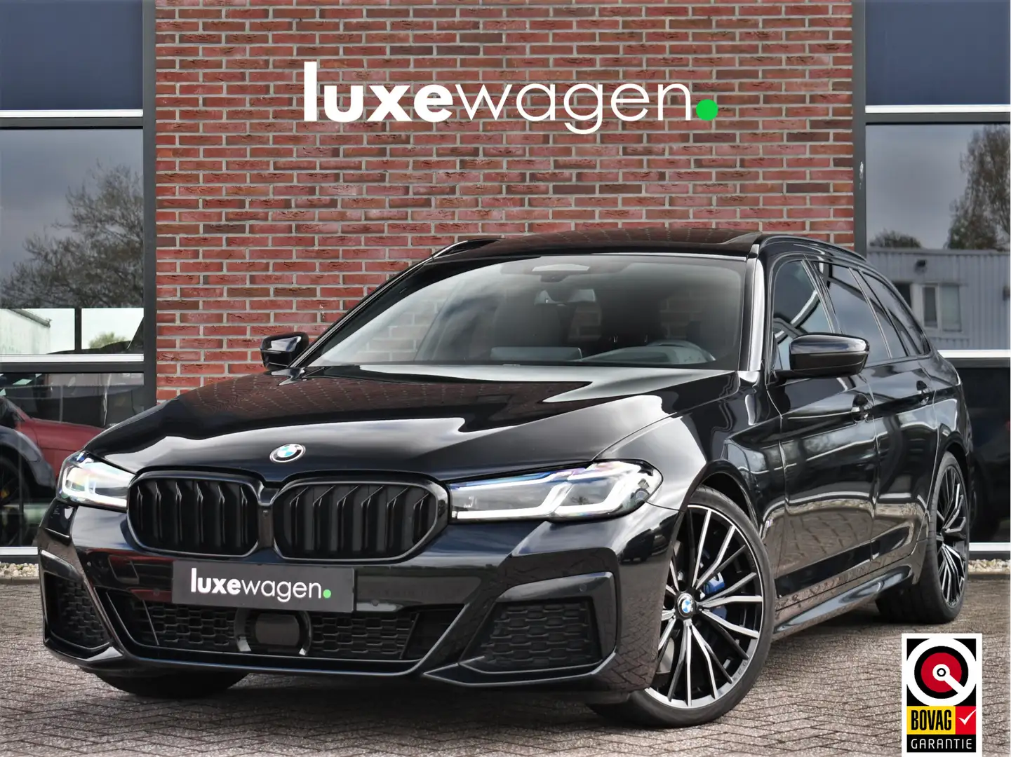 BMW 530 5-serie Touring 530d 286pk M-Sport Pano Laser ACC Zwart - 1