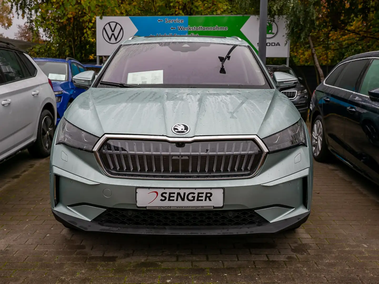Skoda Enyaq 80 x Suite Nav Matrix Pano AHK Wärmep Argent - 2