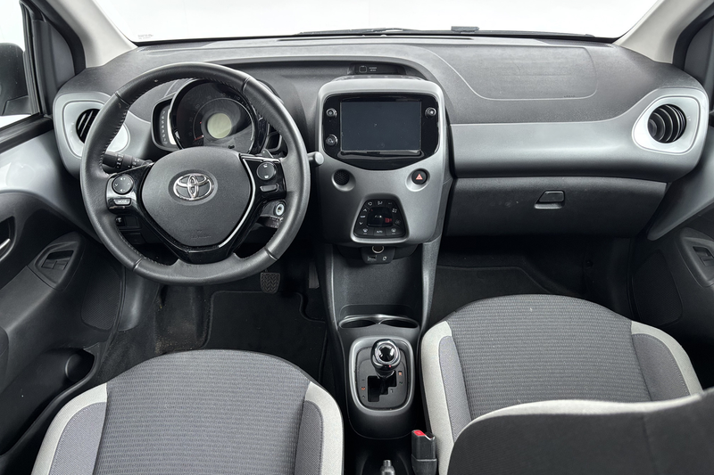 Toyota Aygo 1.0 VVT-i x-joy - Automaat - Climate - Trekhaak - — photo 3