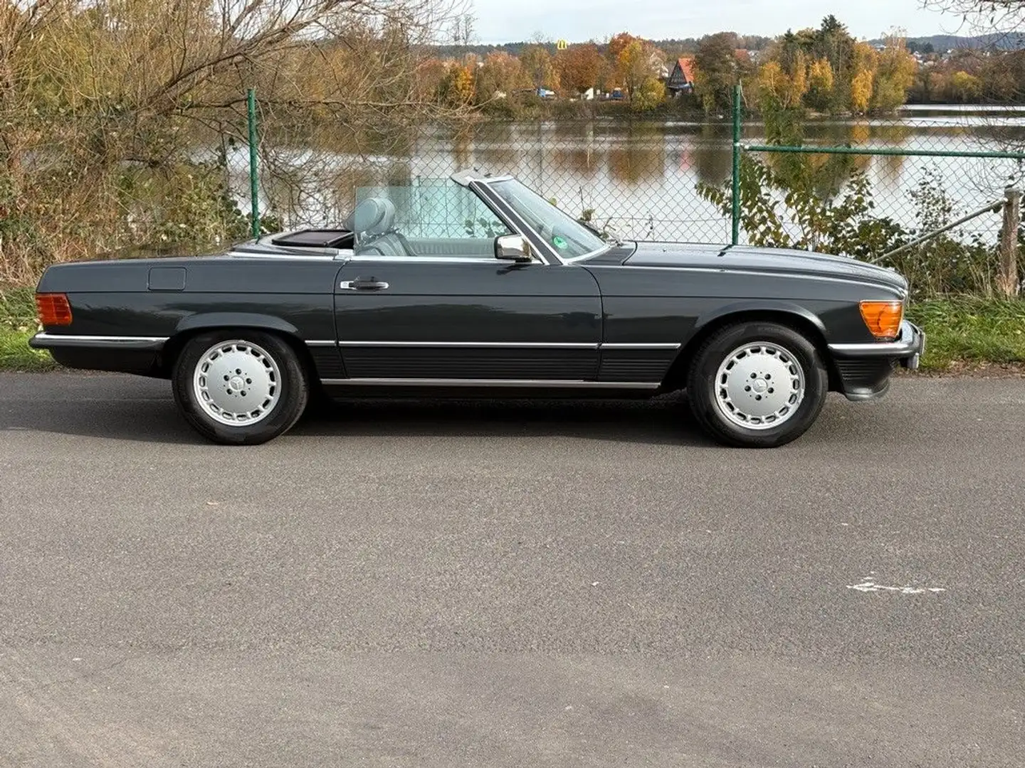 Mercedes-Benz SL 300 Autom.Leder Sitzheizung Metallic Noir - 2